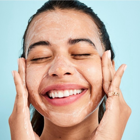 First Aid Beauty Pure Skin Deep Cleanser with Red Clay - Picture 6 of 11